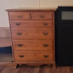 2 dressers and TV stand
