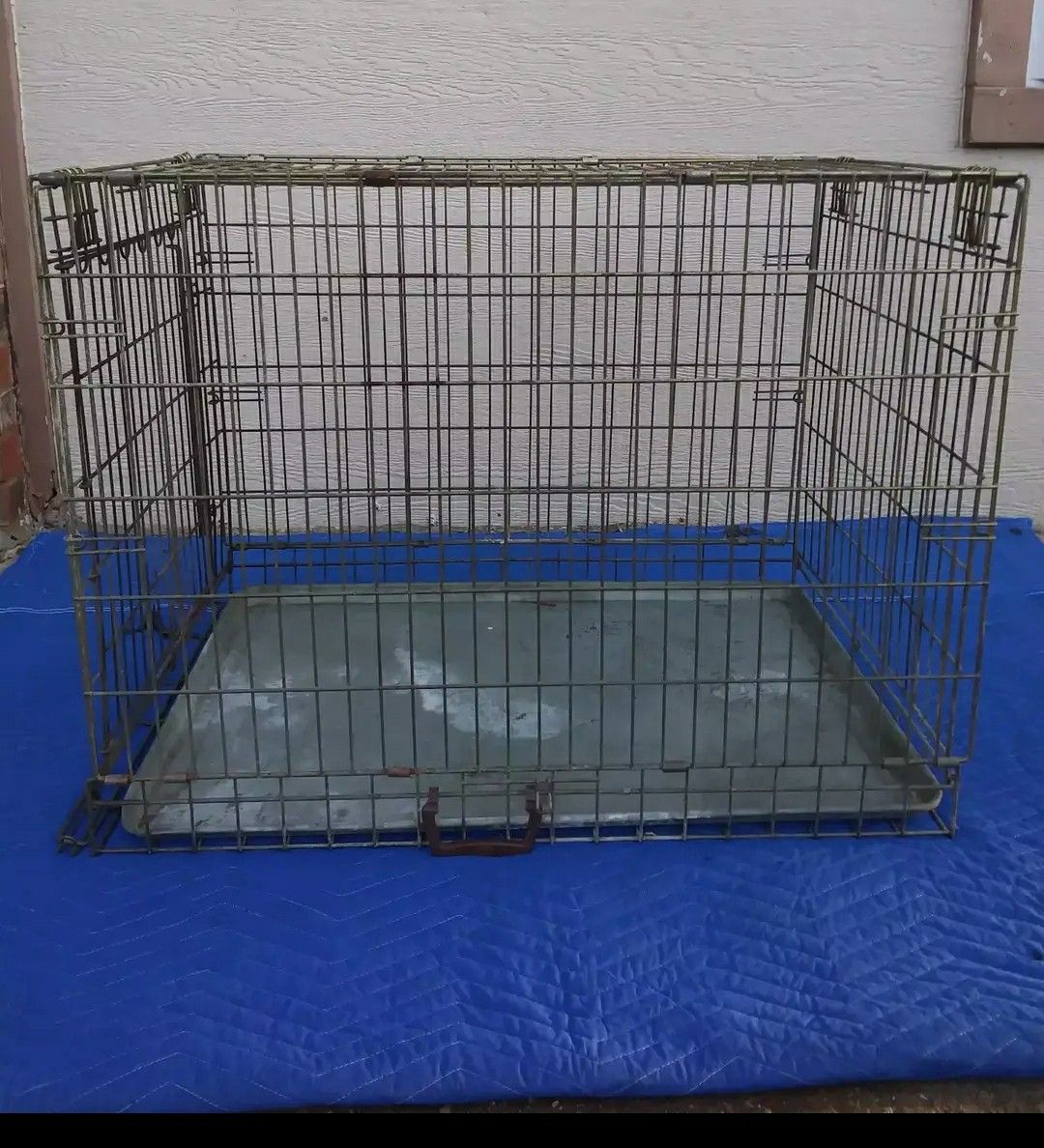 Dog cage single door. Good condition.