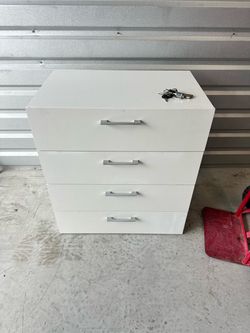 White dresser 4 drawers