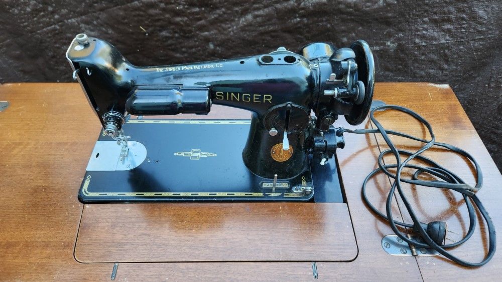Vintage Working Singer Sewing Machine