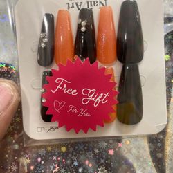 ✨ Press-On Nails – Only $5 ✨