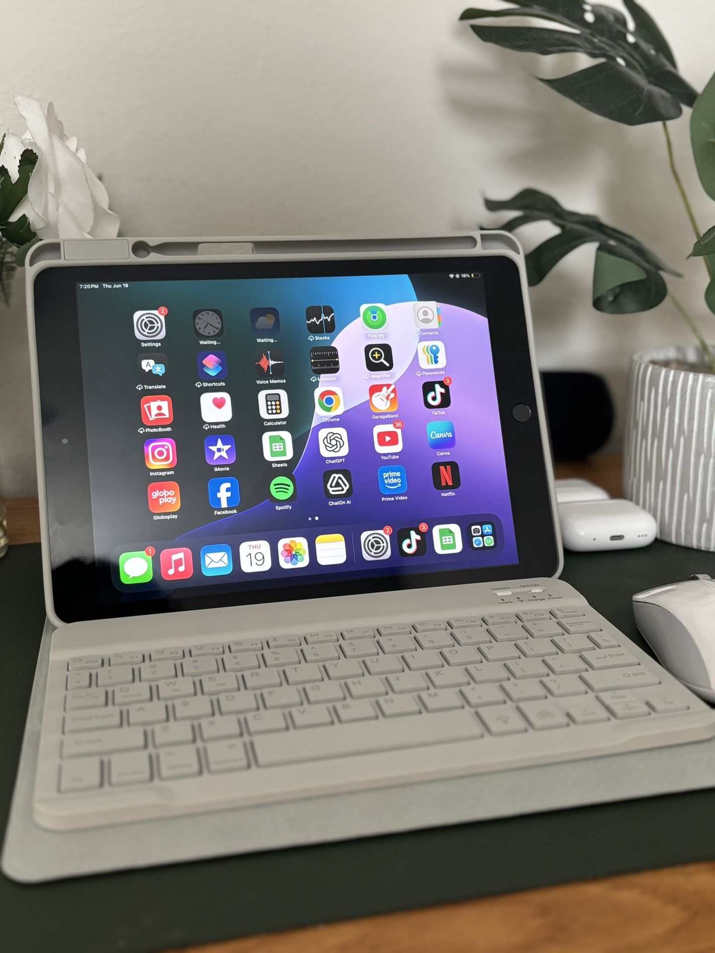 Ipad 7th Gen With keyboard Case