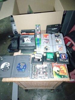 Mixed lot of vintage and modern video games (N64, GameCube, vic 20, ps4, ps1)