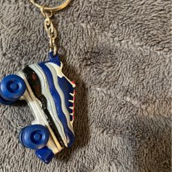 Sketchers Rollerskate Keychain