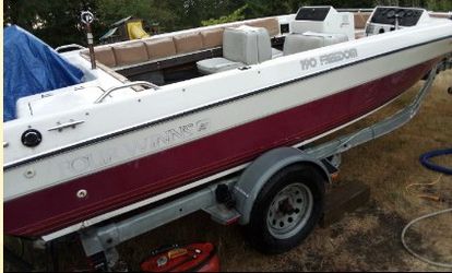 Running boat - walk around 19' hull