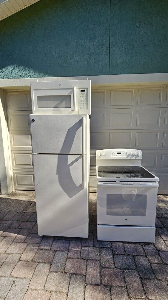 Like New GE Complete Kitchen Appliance Set