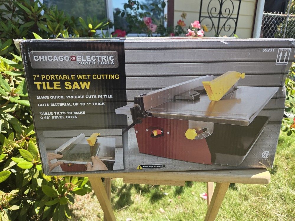Chicago Electric 7" Portable Wet Cutting Tile Saw - Cut throught: marble, granite, porcelain & more.
