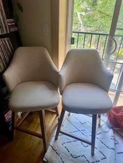 2x Swivel Bar Stools