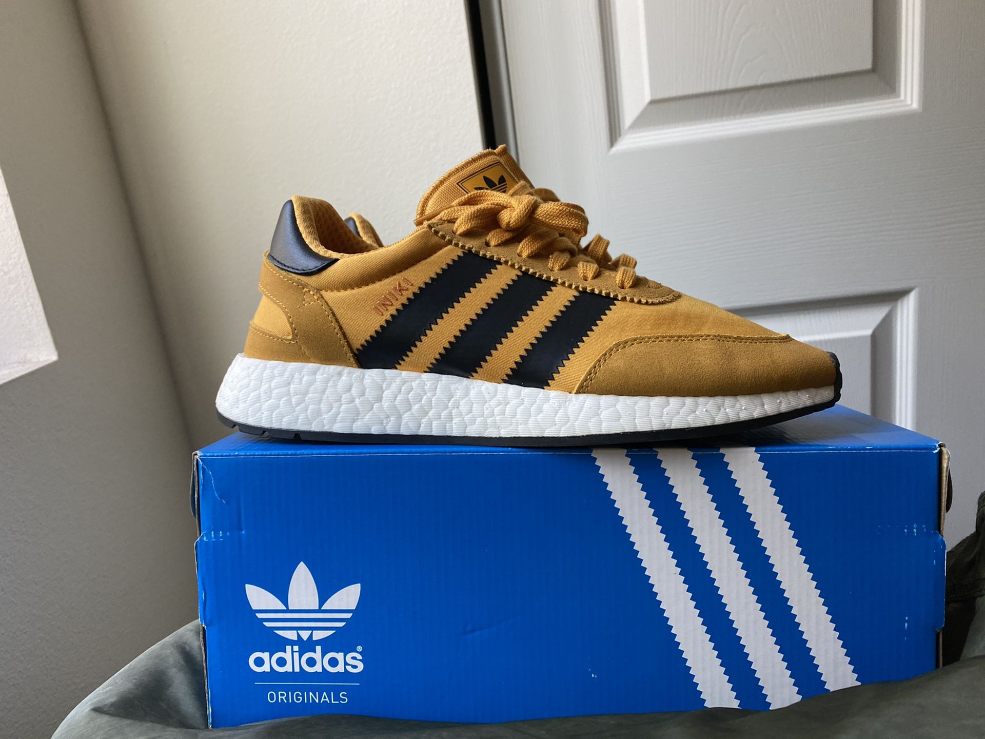 Adidas iniki runner men size 8.5