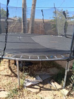 12 x 12 round trampoline w safety net inclosure