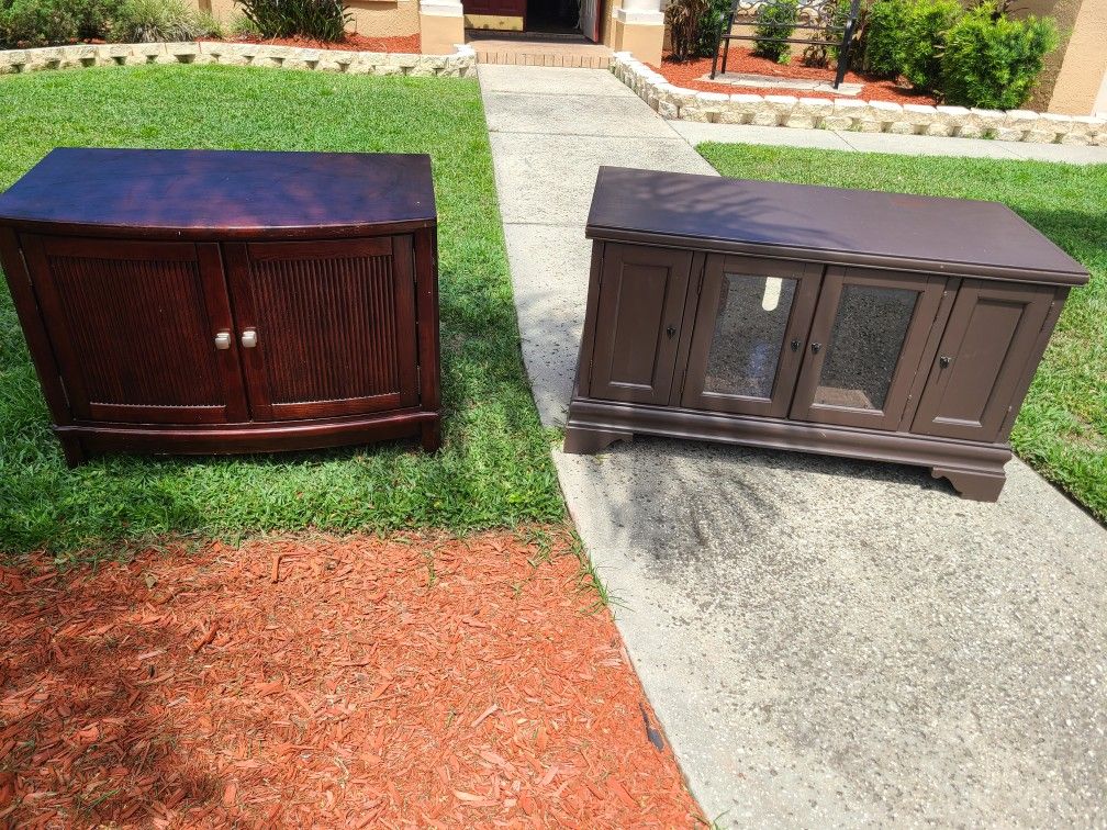 Free tv stands on the curb