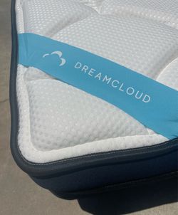 ✨ DreamCloud Premier King Mattress – Like New – Delivery Available ✨