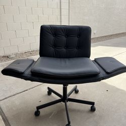CRISS CROSS CHAIR - NEW! MUST GO!