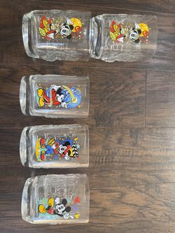 Collector's Edition 2000 McDonals Walt Disney World Y2K Mickey Mouse Square Glasses Set of 5, $250 cash. No delivery. Meet in person. I have an extra 