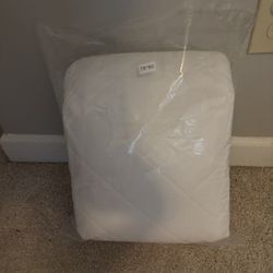 Brand NEW King Mattress Cover