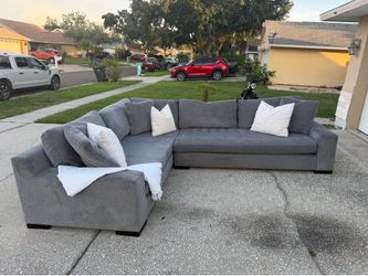 Free Delivery - American Signature Furniture Sectional Sofa/Couch