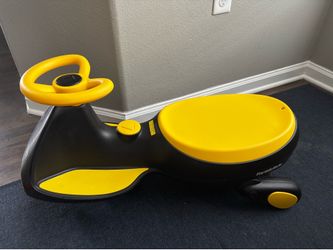 Fanttik electric wiggle car( yellow and black)