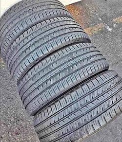 235 60 18 Yokohama tires Con Excelente calidad Las 4