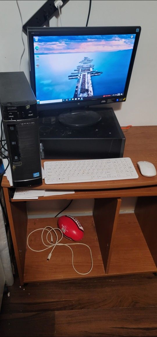 Lenovo Desktop Setup Intel i5 3330, 6GB RAM, 256GB SSD (Monitor and Wirelsess Keyvoard & Mouse)