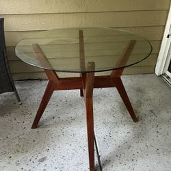 Table & Chairs 