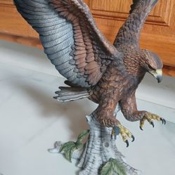 PORCELAIN FIGURINE - EAGLE OF GLORY 
