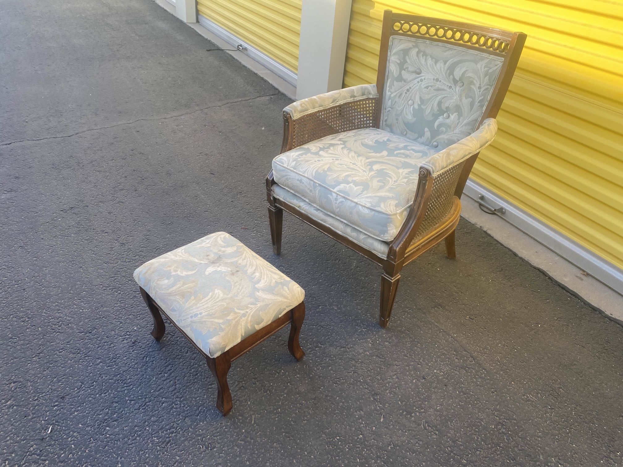$50 - Vintage Chair and Stool with Free Delivery 🚚