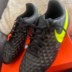 Nike Tiempo