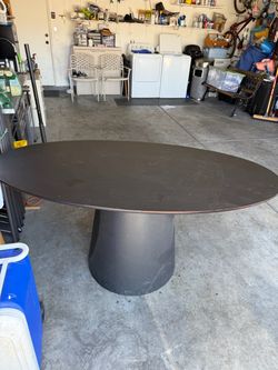 Oval dinning table
