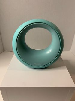 NEW in the box kettlebell 4kg/9lb Azure / Blue