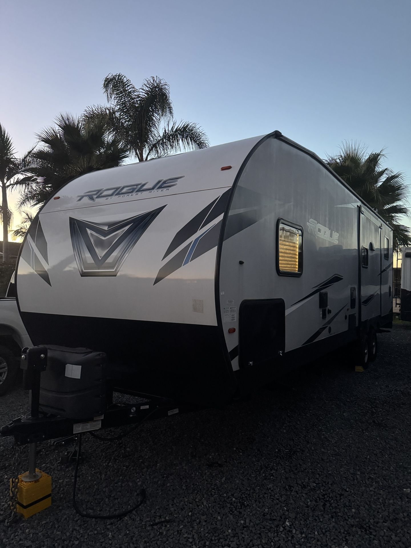 2022 26’ Rouge Toy Hauler 7900lbs Bumper hitch