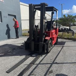 Caterpillar Forklift 