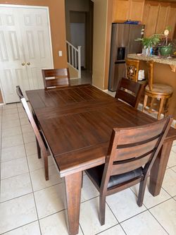 Dining Table and 4 chairs solid Wood