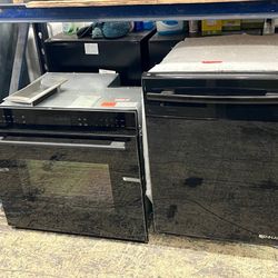 WOLF WALL OVEN 30"  Black 