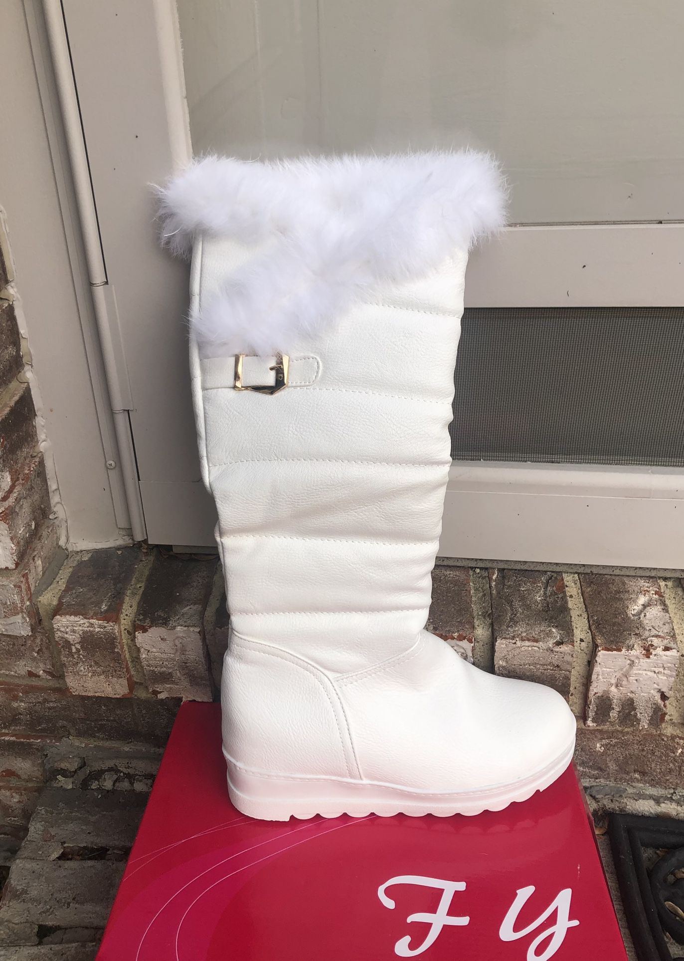 Gorgeous Winter-White-Fluff Juniors Boots (7)