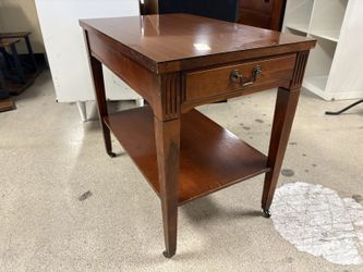 MERSMAN Vintage Two Tier Federal Style End Table