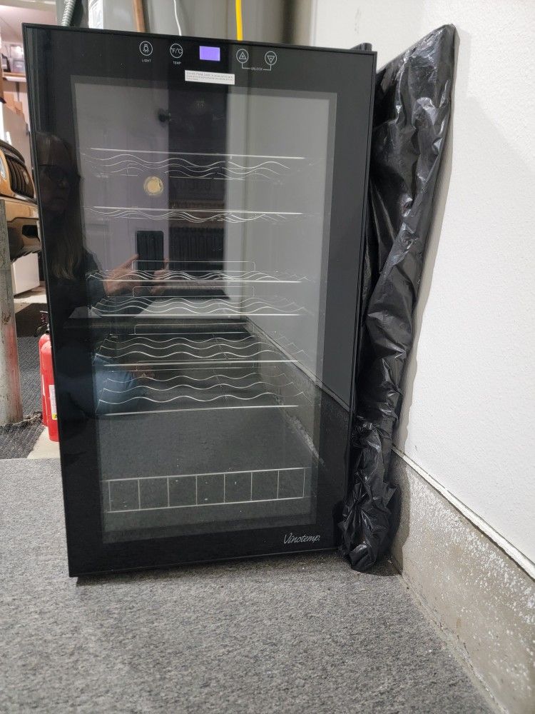 Vinotemp VT-34 TS wine refrigerator