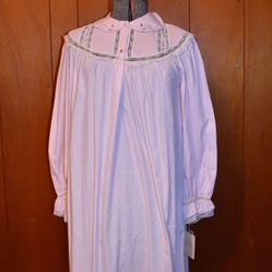 NWT Vintage Barbizon Feathaire Flannel Pink Nightgown Petite Lace Pintuck Pleat