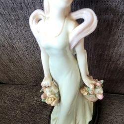 Material:Porcelain
Feature:Glazed
Use:High quality for decoration or gift
Size:   29cm high
Occasion: Room Figurine, wedding, dinner  $25