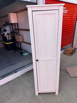 Pantry cabinet