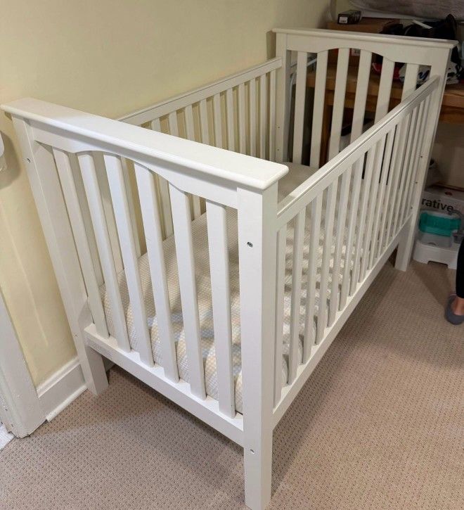 Crib (Excellent Condition)