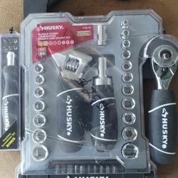 New Husky 40 piece stubby combination wrench and socket set 1/4 -3/8 mm- sae