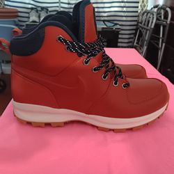 Nike manoa leather SE rugged orange.