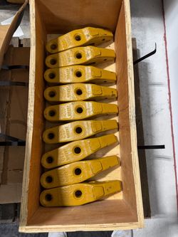 Caterpillar bucket teeth, New one crate  CAT 3F5124
