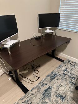 Adjustable desk