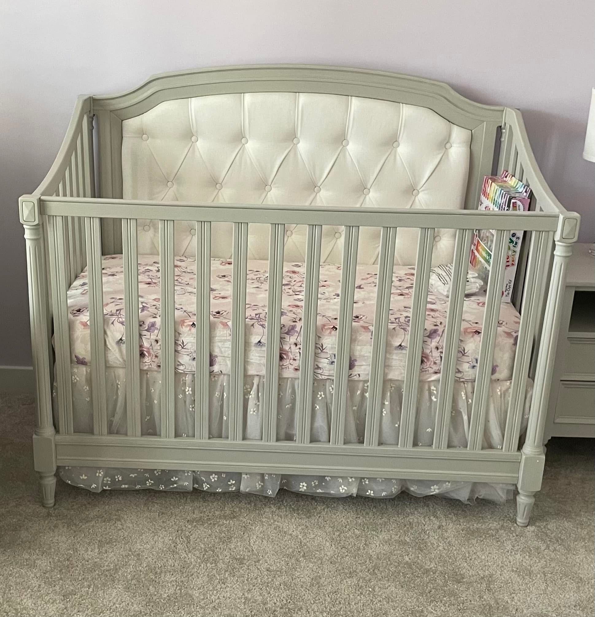 Pottery barn Kids Blythe Convertible Crib Great Shape!!