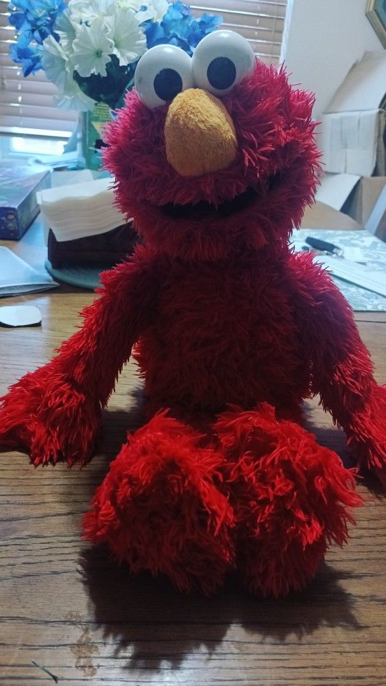 2015 Hasbro Electronic Interactive Bluetooth 17" Elmo.
