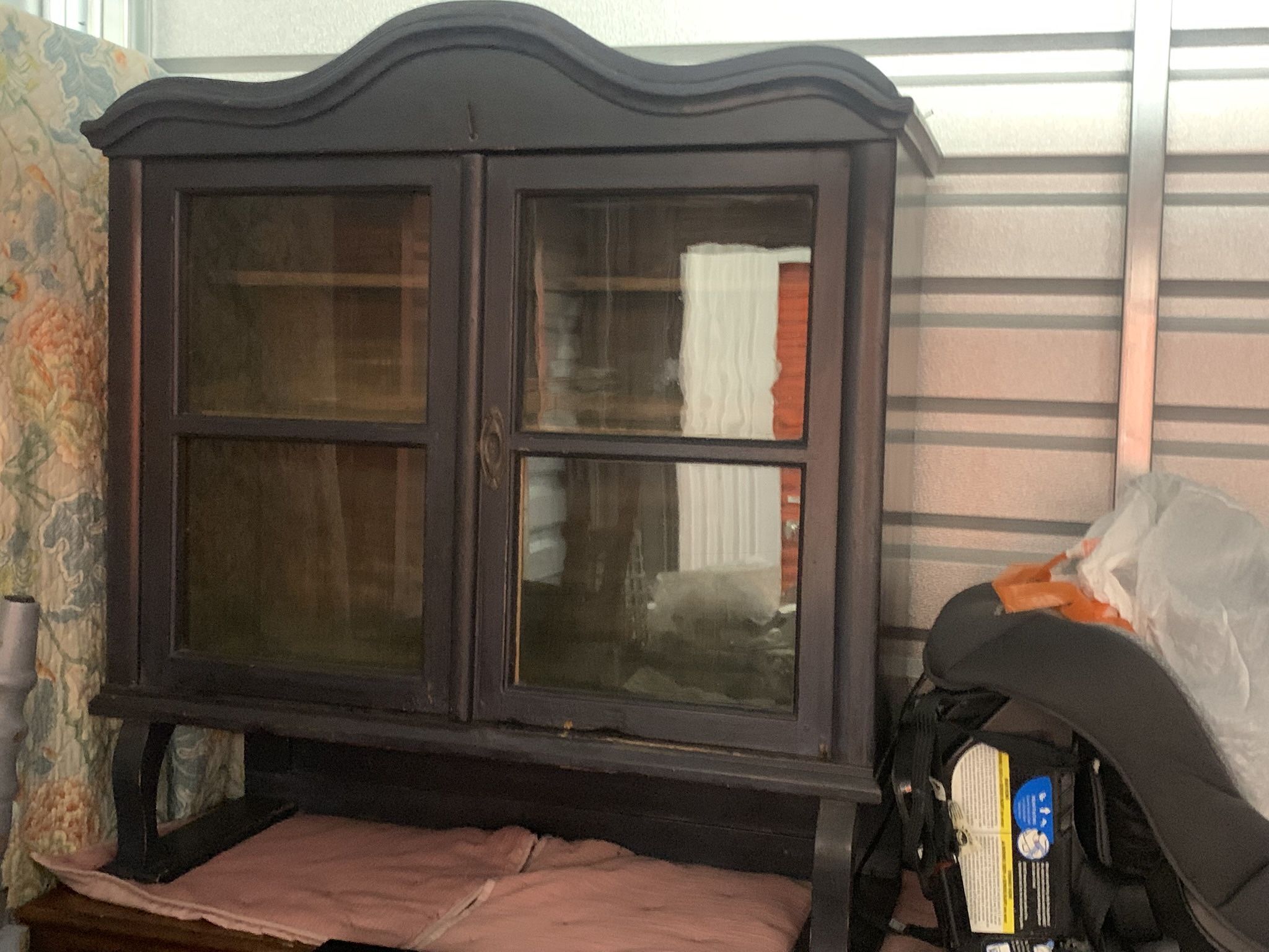 Cabinet/hutch/antique cabinet/2 door cabinet/glass front cabinet