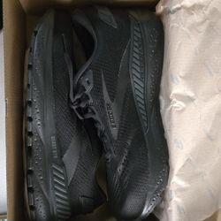 Brooks Beast GTS 24 Size 10