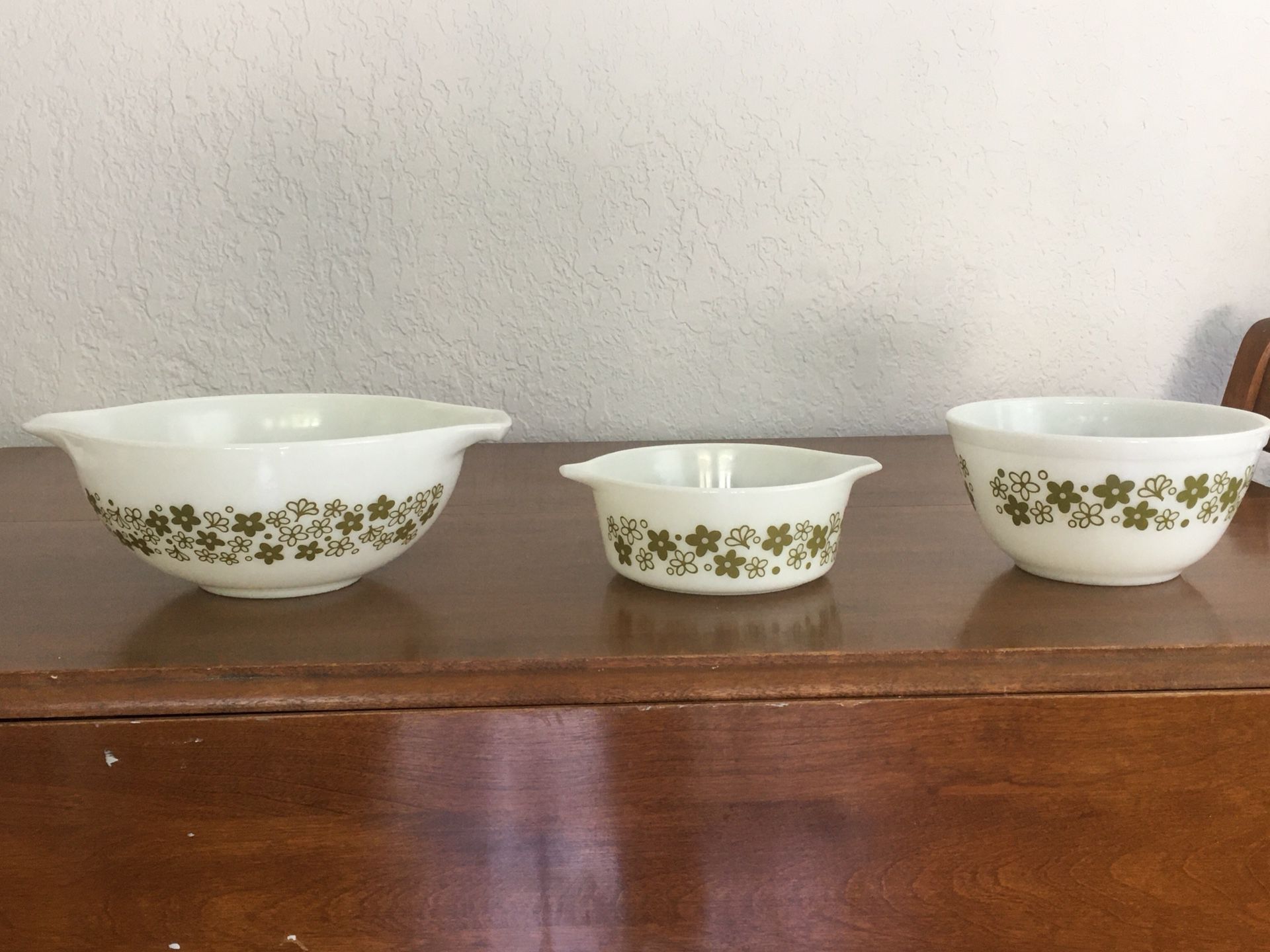 Pyrex bowls, spring blossom or crazy daisy design, 2 1/2 quart, 1 1/2 quart and 1 1/2 pint sizes