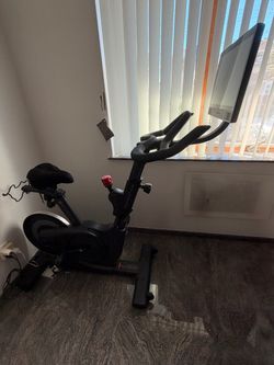Echelon EX-4s+ Smart Exercise Bike with 22" HD Touchscreen (Local Pickup)